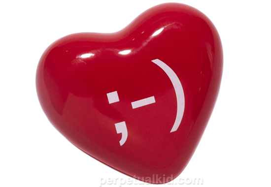 WINKING EMOTICON HEART PAPERWEIGHT