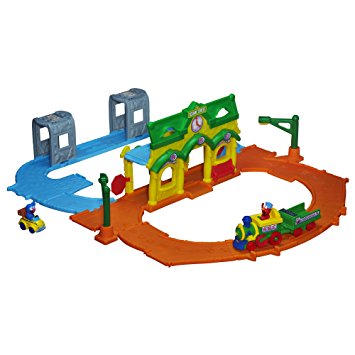 Amazon.com: Playskool Sesame Street Elmo Junction Train Set: Toys ...